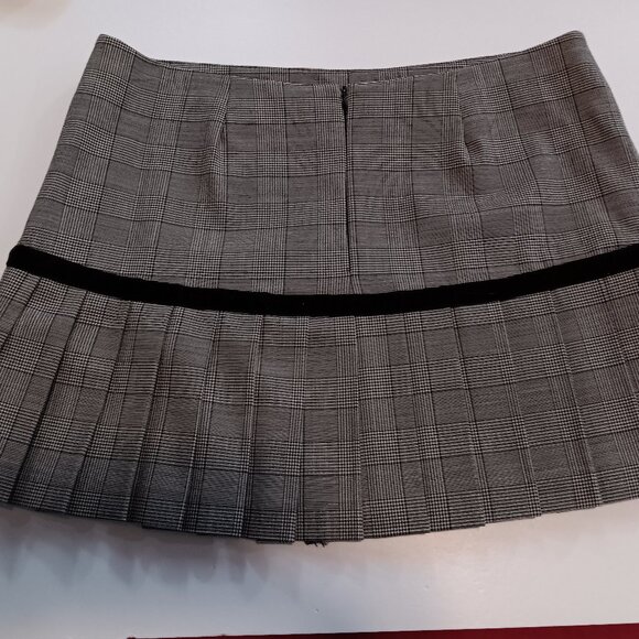 DStudio mini pleated skirt - sz 4 - Picture 3 of 4